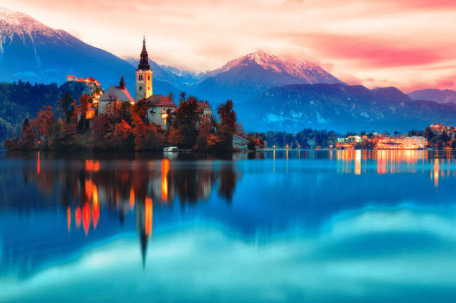 Hồ Bled, Slovenia: Các lâu đài cổ quanh hồ khiến nơi đây trở thành một trong những điểm nghỉ dưỡng hấp dẫn nhất châu Âu.
