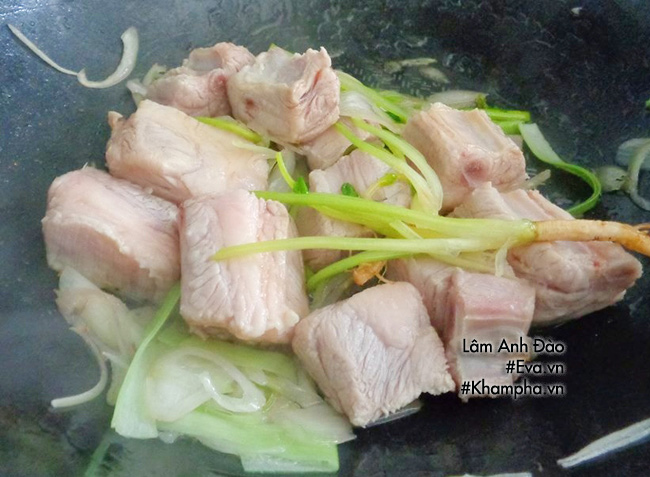 Vào bếp trổ tài nấu canh sườn chua ngọt đậm đà, đưa cơm - 4