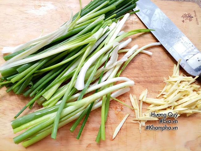 Dồi trường hấp hành gừng, món ngon đãi chồng ngày nắng nóng - 4