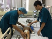 Tin tức - Bố mẹ mải làm việc không để ý, con gái 20 tháng tuổi nguy kịch vì bị ngã xuống ao