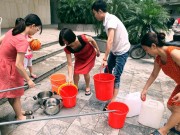 Tin tức - Cả chung cư mất nước nhiều ngày, con khuyên mẹ rời Thủ đô
