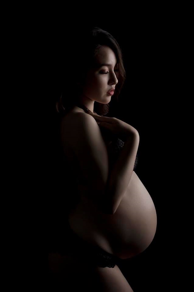 Bụng bầu vượt mặt, Bảo Trâm Idol vẫn tự tin chụp hình sexy trước ngày lâm bồn - 1