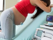 Bà bầu - Trong khi mẹ đang đau đớn chuyển dạ thì thai nhi cảm thấy thế nào?