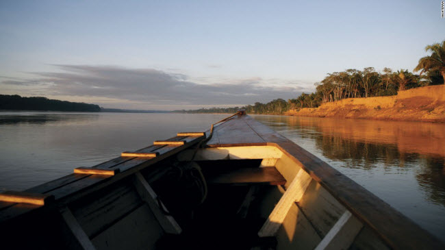 Khi nghỉ tại Inkaterra, du khách có cơ hội khám phá rừng và du ngoạn bằng thuyền trên sông.
