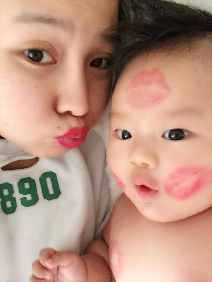 amp;#34;Yêu hết sẩyamp;#34; con trai 3 tháng tuổi ú na ú nần của diễn viên Khánh Hiền và chồng Việt kiều - 11