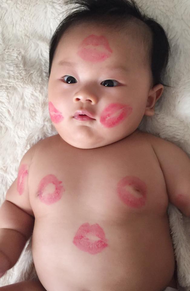 amp;#34;Yêu hết sẩyamp;#34; con trai 3 tháng tuổi ú na ú nần của diễn viên Khánh Hiền và chồng Việt kiều - 8