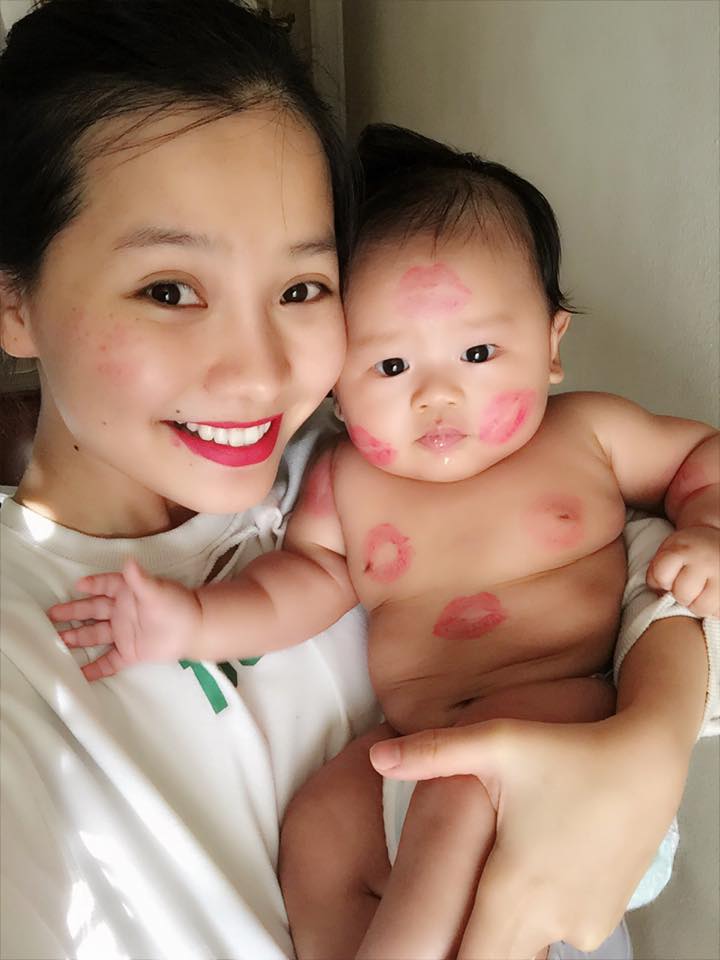 amp;#34;Yêu hết sẩyamp;#34; con trai 3 tháng tuổi ú na ú nần của diễn viên Khánh Hiền và chồng Việt kiều - 12