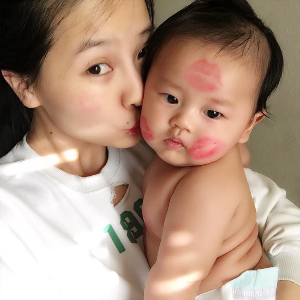 amp;#34;Yêu hết sẩyamp;#34; con trai 3 tháng tuổi ú na ú nần của diễn viên Khánh Hiền và chồng Việt kiều - 13