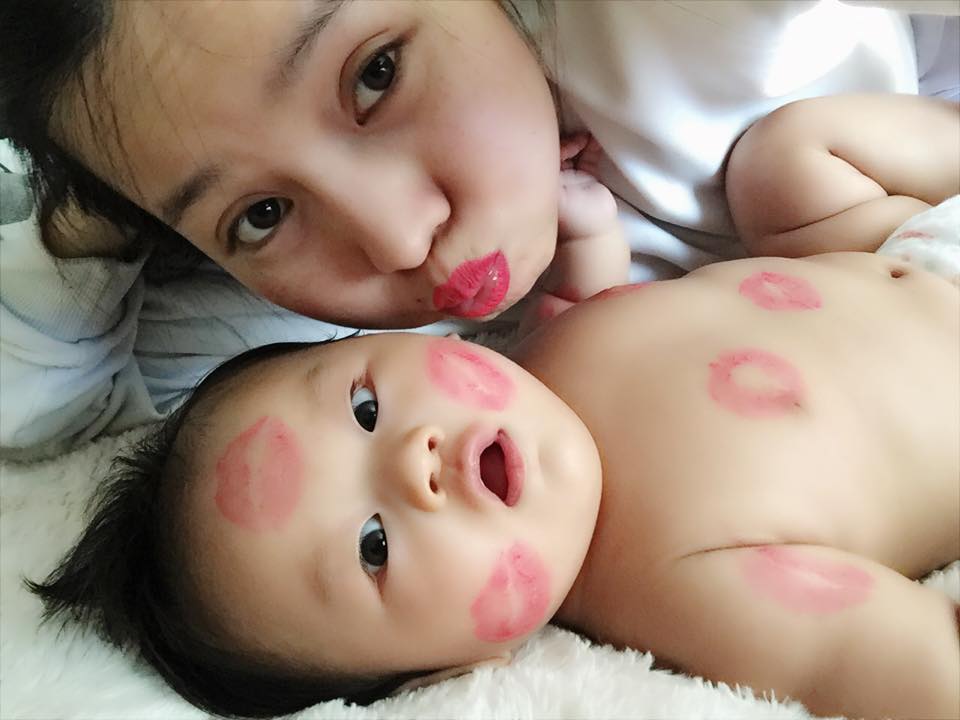 amp;#34;Yêu hết sẩyamp;#34; con trai 3 tháng tuổi ú na ú nần của diễn viên Khánh Hiền và chồng Việt kiều - 6