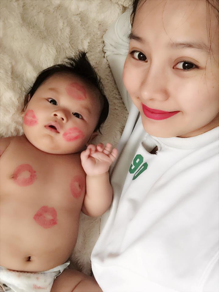 amp;#34;Yêu hết sẩyamp;#34; con trai 3 tháng tuổi ú na ú nần của diễn viên Khánh Hiền và chồng Việt kiều - 10