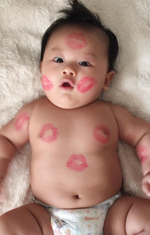 amp;#34;Yêu hết sẩyamp;#34; con trai 3 tháng tuổi ú na ú nần của diễn viên Khánh Hiền và chồng Việt kiều - 9