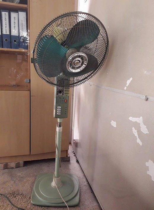 Giới trẻ hào hứng khoe quạt điện cổ amp;#34;nhiều tuổi hơn cả mìnhamp;#34; mà vẫn dùng tốt, nhà bạn có không? - 2
