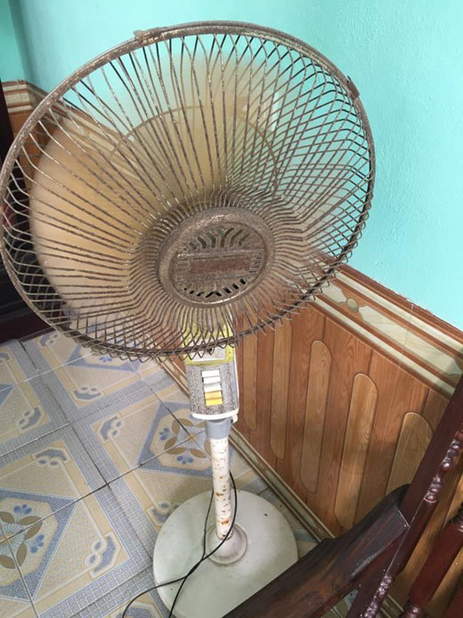 Giới trẻ hào hứng khoe quạt điện cổ amp;#34;nhiều tuổi hơn cả mìnhamp;#34; mà vẫn dùng tốt, nhà bạn có không? - 3