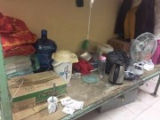 Nhà đẹp - Đến thăm phòng bạn ở KTX nữ, cô gái hốt hoảng vì thấy giường nằm như "nền chuồng lợn"