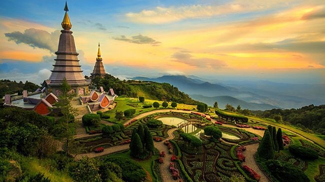 Chiang Mai - Thái Lan

Người dân nước chùa vàng thường gọi Chiang Mai là "đóa hồng phương Bắc" nhờ vẻ đẹp tự nhiên, thơ mộng của những thung lũng màu mỡ, ruộng lúa bát ngát đan xen cùng các ngọn đồi uốn lượn.
