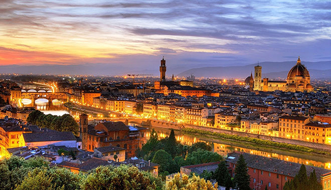 Florence – Italy

Florence, thành phố du lịch nổi tại vùng Tuscany nước Ý là một trong những điểm đến hấp dẫn bậc nhất Châu Âu. Với kiến trúc độc đáo, thành phố cổ kính này không chỉ ghi điểm bởi những tòa lâu đài, nhà thờ, các công trình văn hóa mà còn thu hút vì đây là một vùng đất với lịch sử văn minh rực rỡ.
