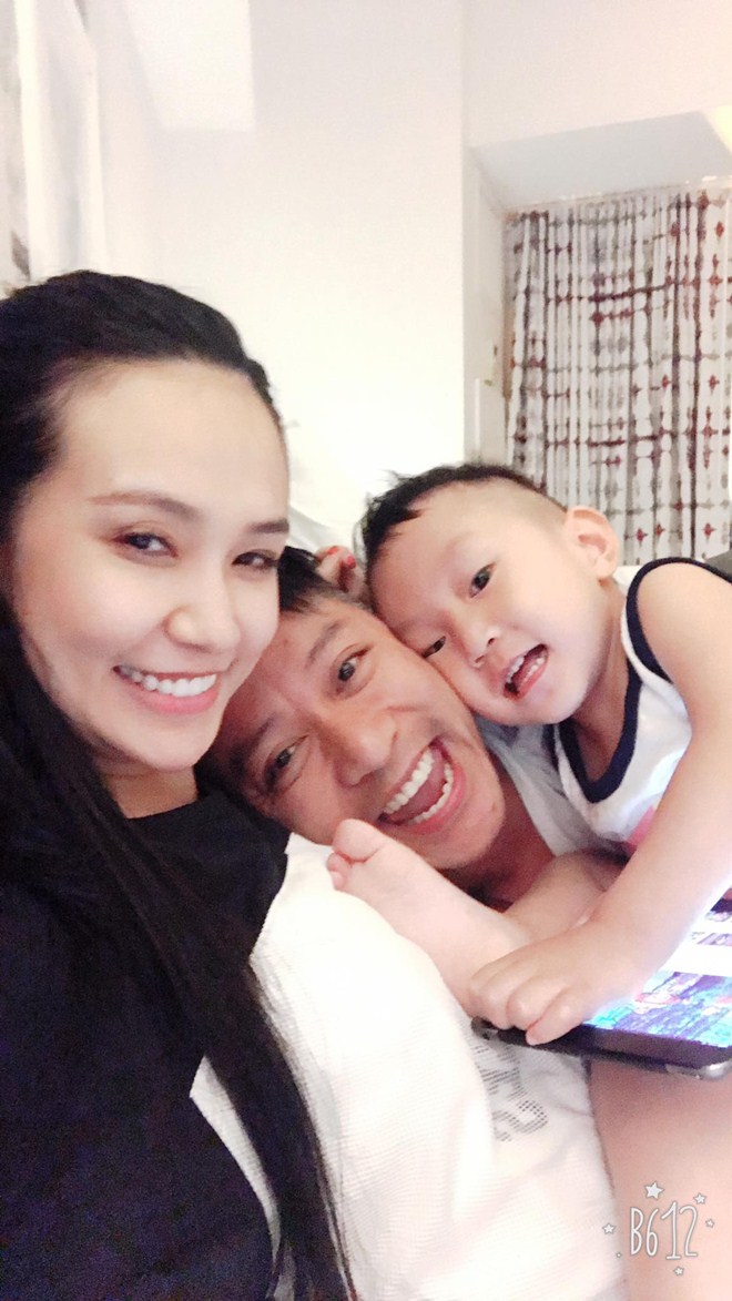 Ấm áp hình ảnh ông bố ngang tàng Tuấn Hưng bế gọn nàng amp;#34;công chúaamp;#34; nhỏ trên cánh tay - 8
