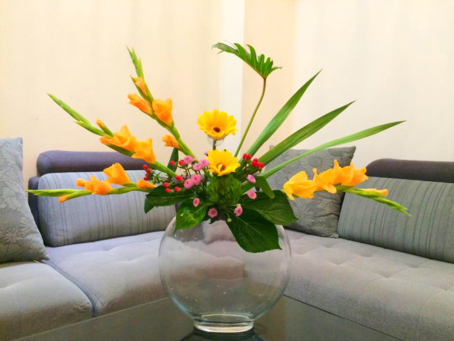 Học mẹ Việt cắm bình hoa amp;#34;trăm sắc màuamp;#34; đẹp mê mẩn, bày nhà rực rỡ - 13