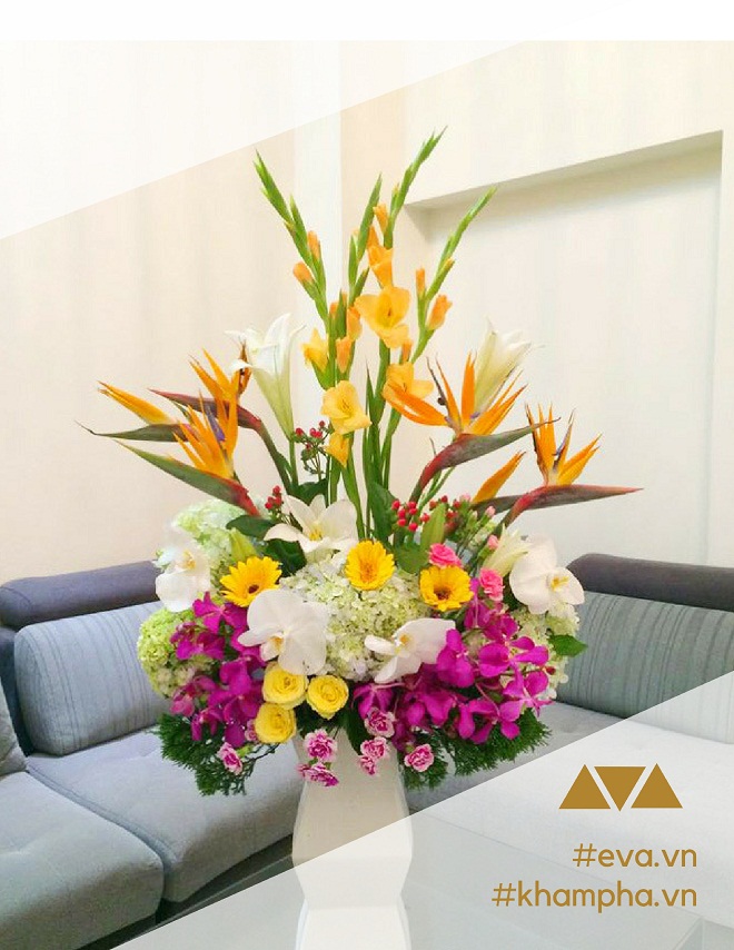 Học mẹ Việt cắm bình hoa amp;#34;trăm sắc màuamp;#34; đẹp mê mẩn, bày nhà rực rỡ - 4