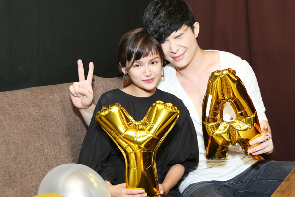 Hết hôn má Lý Nhã Kỳ, Nathan Lee lại chạm môi Phương Mai trong tiệc sinh nhật - 12