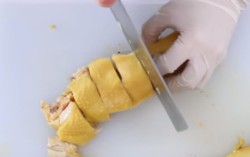 Nhờ bạn trai sinh viên y khoa chặt gà, cô gái choáng vì thành quả amp;#34;bá đạoamp;#34; - 13