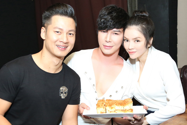 Hết hôn má Lý Nhã Kỳ, Nathan Lee lại chạm môi Phương Mai trong tiệc sinh nhật - 2