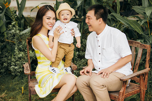 Dương Cẩm Lynh khoe con trai càng lớn càng giống bố như tạc - 2