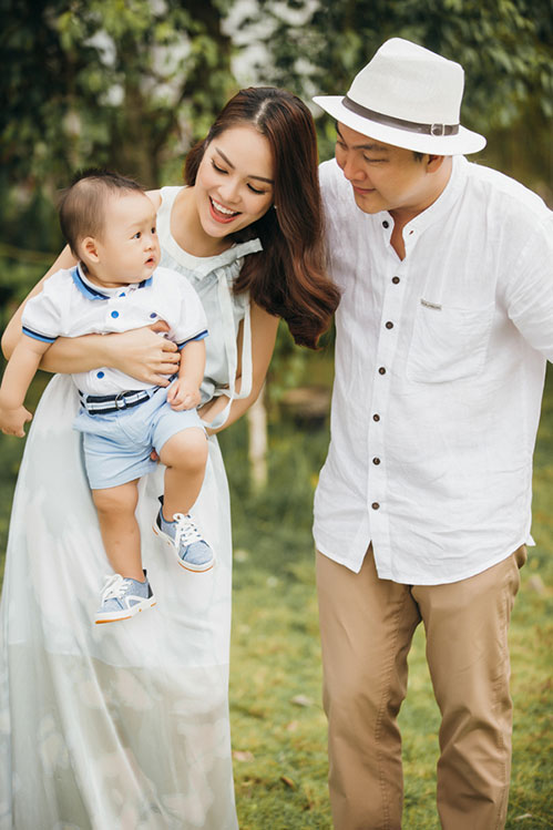 Dương Cẩm Lynh khoe con trai càng lớn càng giống bố như tạc - 4