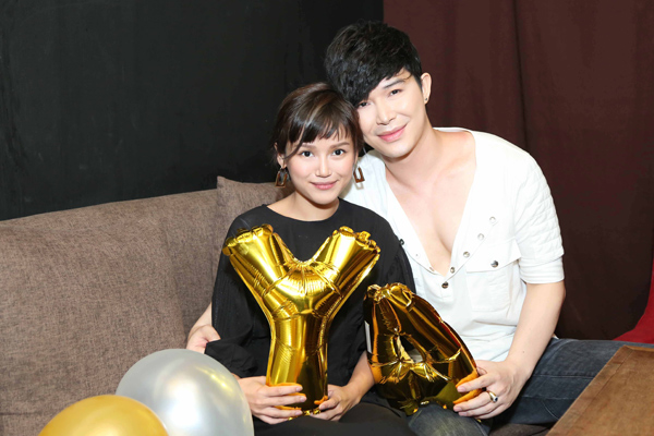 Hết hôn má Lý Nhã Kỳ, Nathan Lee lại chạm môi Phương Mai trong tiệc sinh nhật - 13