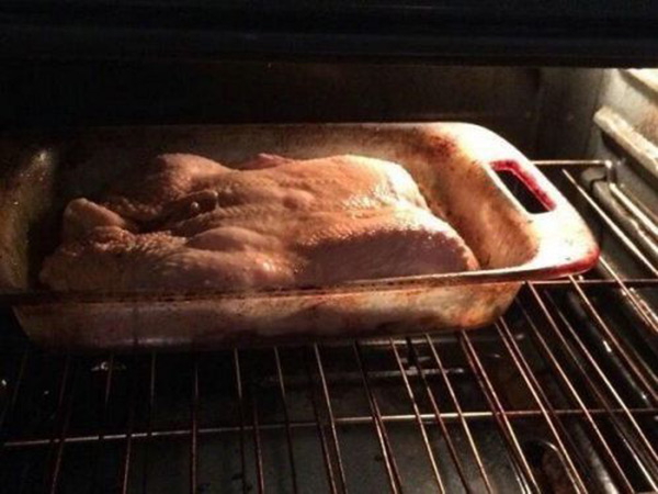 Nhờ bạn trai sinh viên y khoa chặt gà, cô gái choáng vì thành quả amp;#34;bá đạoamp;#34; - 5