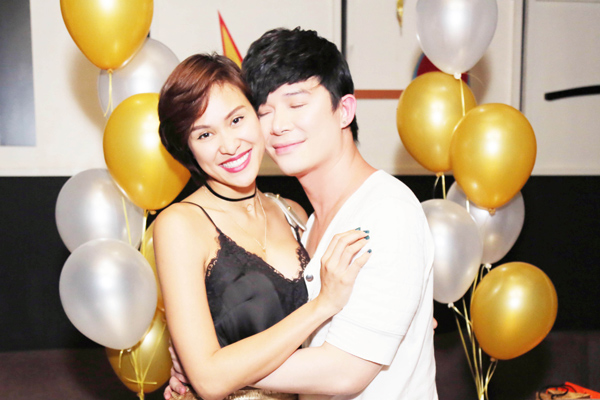 Hết hôn má Lý Nhã Kỳ, Nathan Lee lại chạm môi Phương Mai trong tiệc sinh nhật - 8