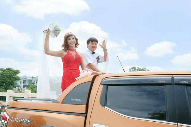 Đám cưới nổi nhất xứ Thanh của cô dâu chuyển giới khiến ai có mặt cũng phải giơ máy lên chụp hình - 1