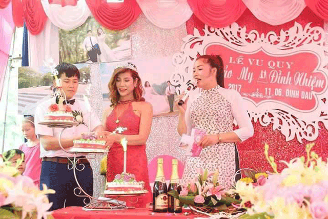 Đám cưới nổi nhất xứ Thanh của cô dâu chuyển giới khiến ai có mặt cũng phải giơ máy lên chụp hình - 3