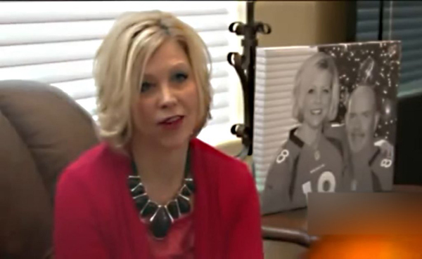 Cảm động câu chuyện người chồng đã chết cách đây 2 năm bất ngờ gửi lẵng hoa tặng vợ - 2