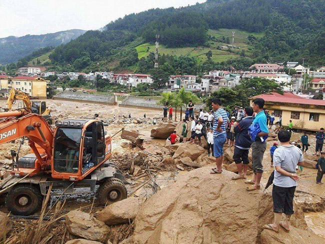 Những hình ảnh kinh hoàng về trận lũ quét ở Mù Cang Chải, Sơn La khiến 25 người chết và mất tích - 2