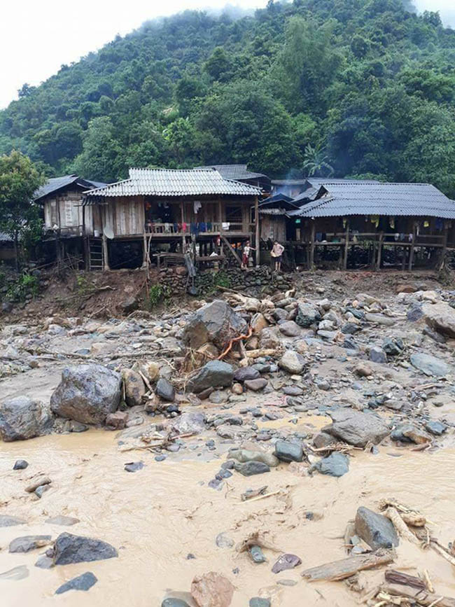 Những hình ảnh kinh hoàng về trận lũ quét ở Mù Cang Chải, Sơn La khiến 25 người chết và mất tích - 8