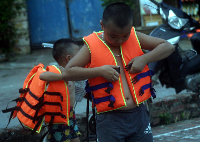 Hà Nội: Cả làng góp tiền cải tạo ao làng ô nhiễm thành bể bơi miễn phí cho trẻ nhỏ - 9
