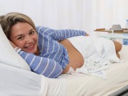 Bà bầu - Bà mẹ "sống ảo" phát trực tiếp quá trình sinh con trên facebook và lý do khiến nhiều người cảm động