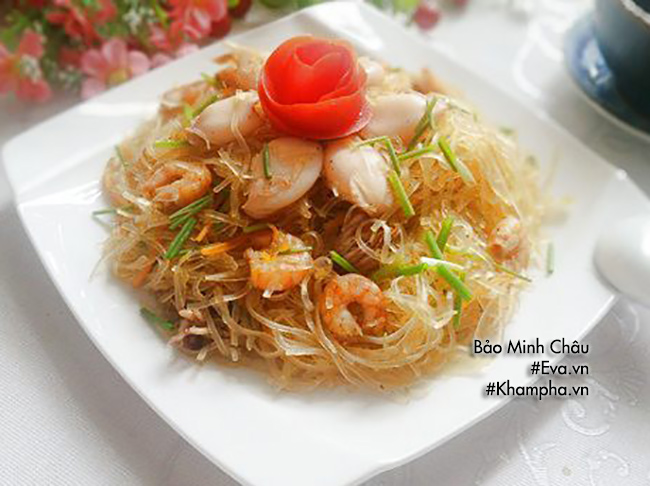 Trưa hè mẹ đãi cả nhà miến xào hải sản hấp dẫn, nhanh gọn - 10