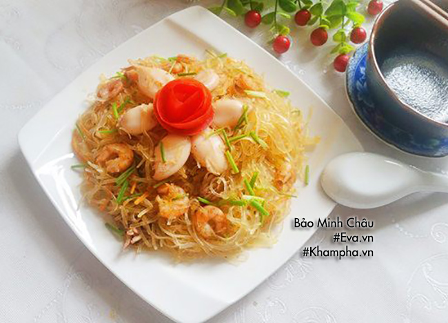 Trưa hè mẹ đãi cả nhà miến xào hải sản hấp dẫn, nhanh gọn - 9