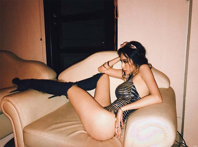 Sao Việt 24h qua: Thảo Trang amp;#34;xấu lạamp;#34; vừa đội vương miện vừa cho con bú - 13