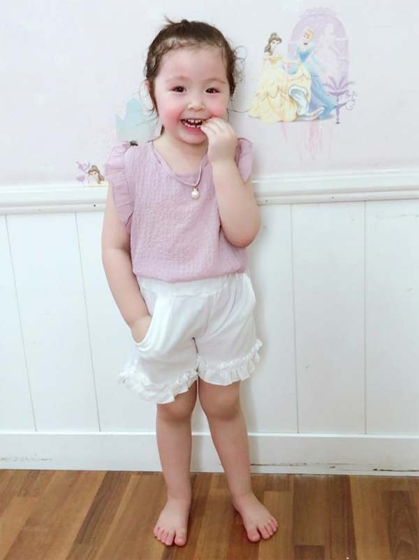 Sao Việt 24h qua: Thảo Trang amp;#34;xấu lạamp;#34; vừa đội vương miện vừa cho con bú - 5