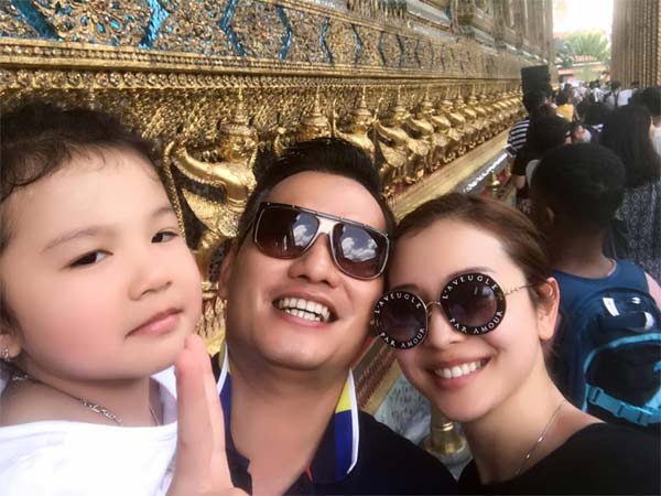 Sao Việt 24h qua: Thảo Trang amp;#34;xấu lạamp;#34; vừa đội vương miện vừa cho con bú - 6