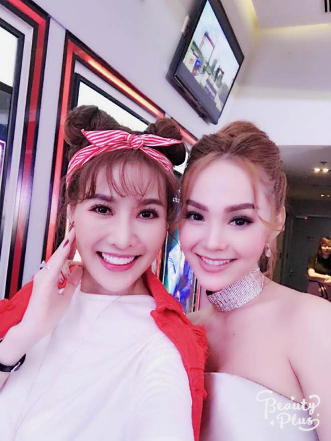 Sao Việt 24h qua: Thảo Trang amp;#34;xấu lạamp;#34; vừa đội vương miện vừa cho con bú - 14