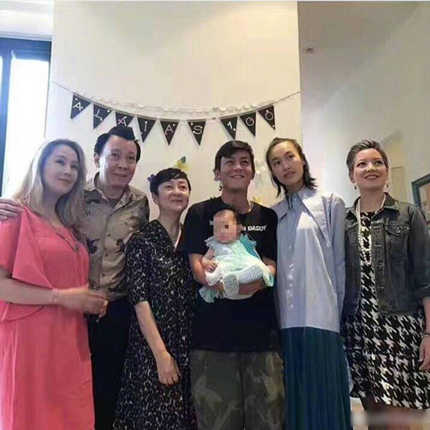 amp;#34;Con gái rượuamp;#34; của ông bố tai tiếng Trần Quán Hy yêu không chịu nổi - 3