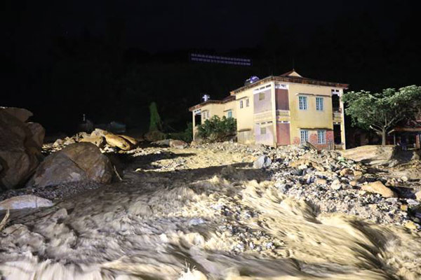 Lũ quét kinh hoàng tại Yên Bái: Con gái khóc ngất khi tìm thấy khi thể cha bị lũ cuốn - 4