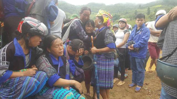 Lũ quét kinh hoàng tại Yên Bái: Con gái khóc ngất khi tìm thấy khi thể cha bị lũ cuốn - 2
