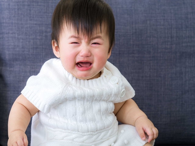 Mách mẹ cách xử lý khi trẻ 2 tuổi hay quấy khóc đêm, ngủ không ngon giấc - 1