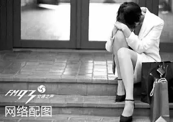 Mới chụp ảnh cưới chuẩn bị kết hôn, nữ giám đốc 28 tuổi đột ngột tử vong vì làm việc quá sức - 2