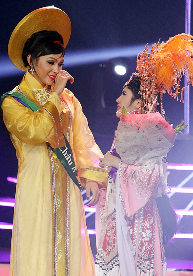 Hóa Hoài Linh, Jun Phạm giành Quán quân Gương mặt thân quen 2017 ẵm 700 triệu đồng - 1